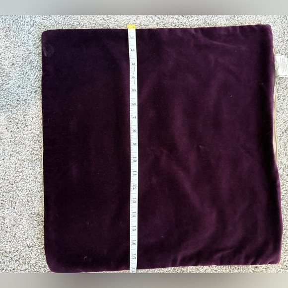 Pottery Barn 18x18 Deep Purple Velvet and Linen Pillow Cover - Picture 4 of 9